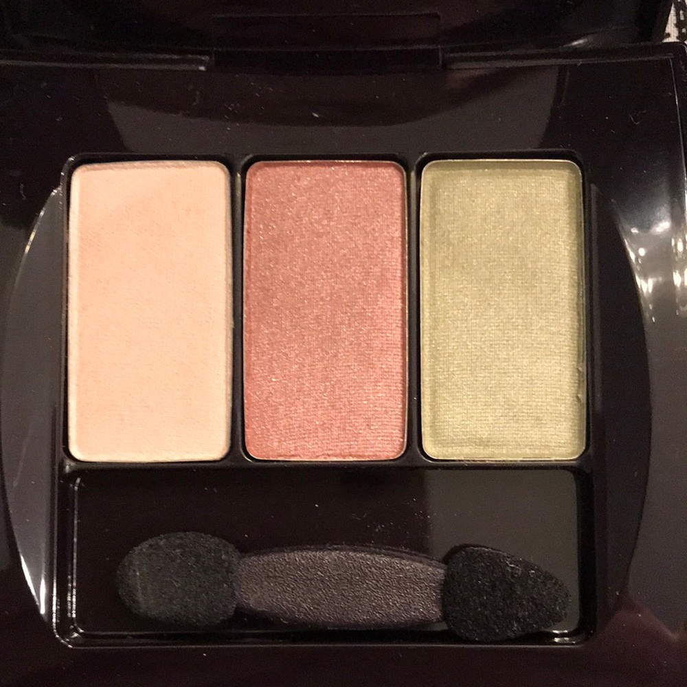 JAFRA. Powder eyeshadow trio.